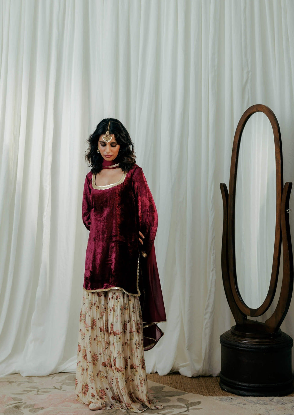 Buy Elegant Semi-Formal Indian Wear in NYC | Aayka Fashion Buy Elegant Semi-Formal Indian Wear in NYC | Aayka Fashion