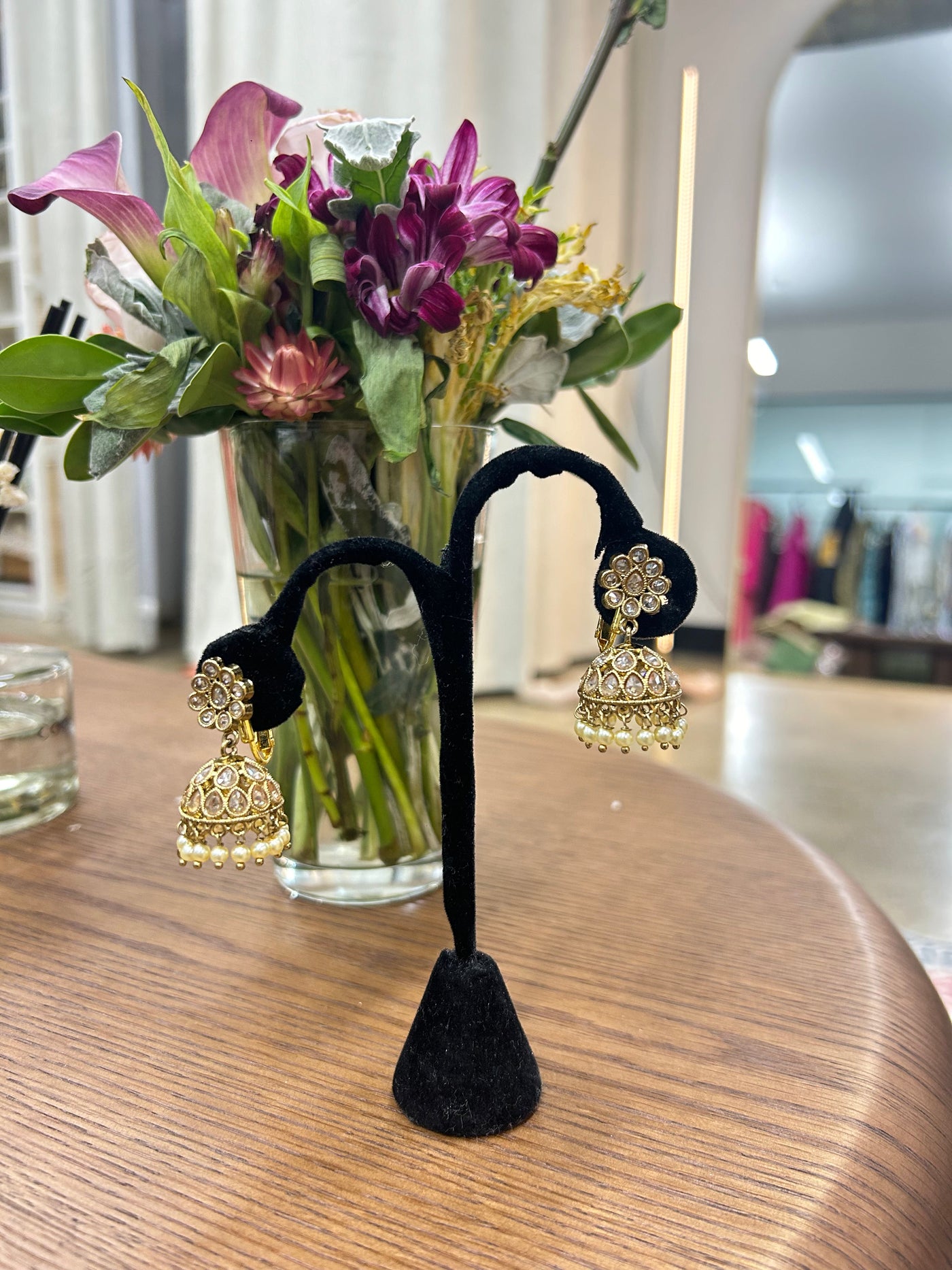 Screw-On Champagne Jhumkas (Rental)