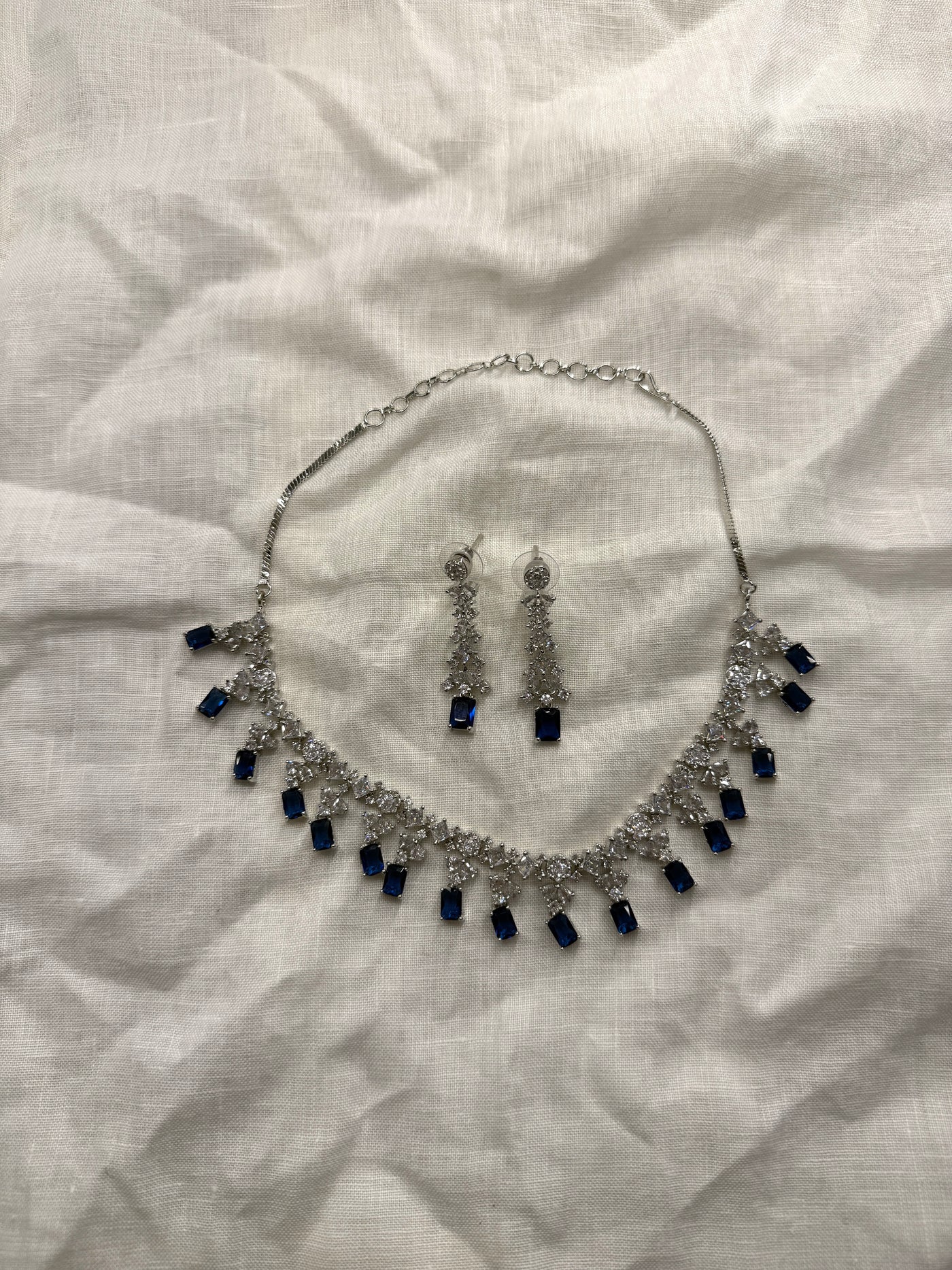 Saira Necklace with Earrings - Rental