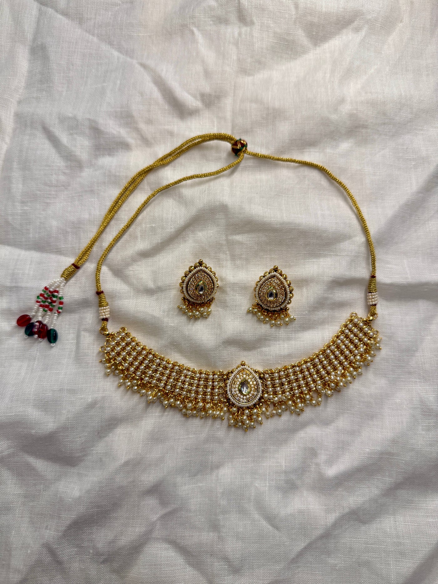 Pri Necklace with Earrings - Rental