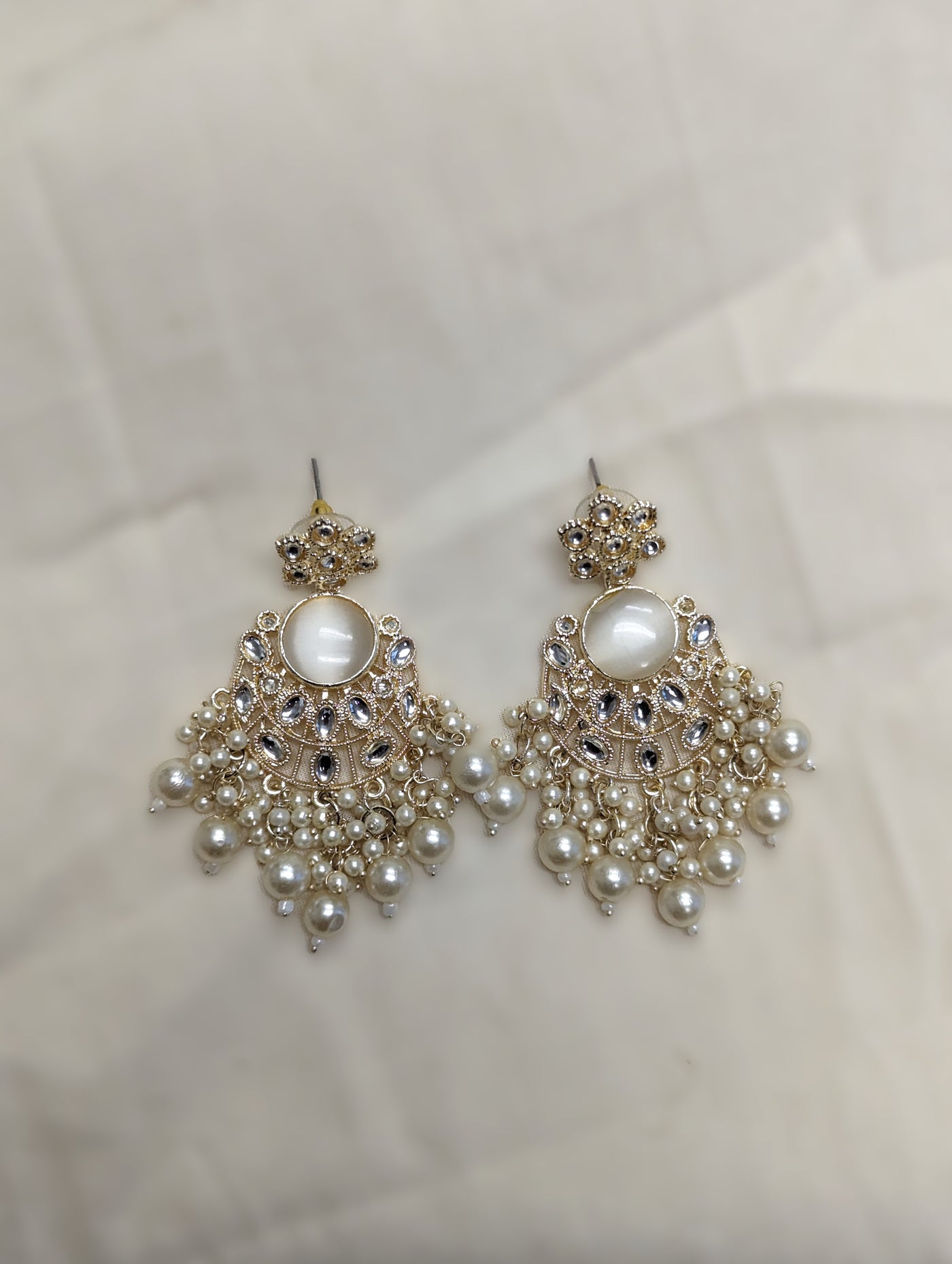 Pearl with white stones earrings - Rental