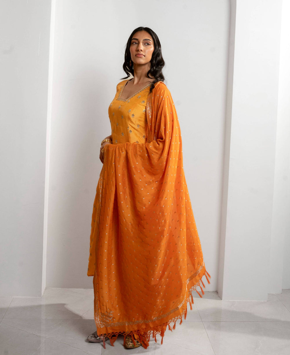 Buy Elegant Semi-Formal Indian Wear in NYC | Aayka Fashion Buy Elegant Semi-Formal Indian Wear in NYC | Aayka Fashion
