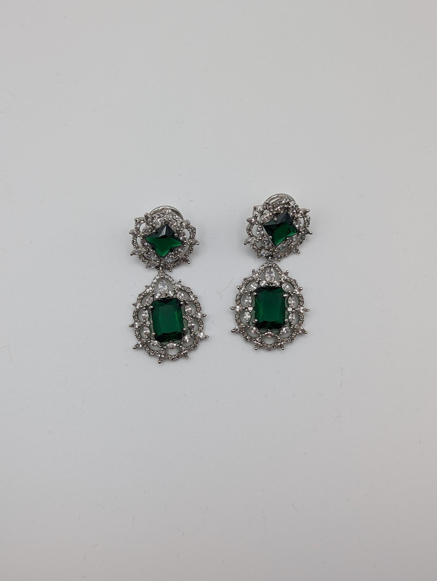 Emerald green with royal border earrings - Rental