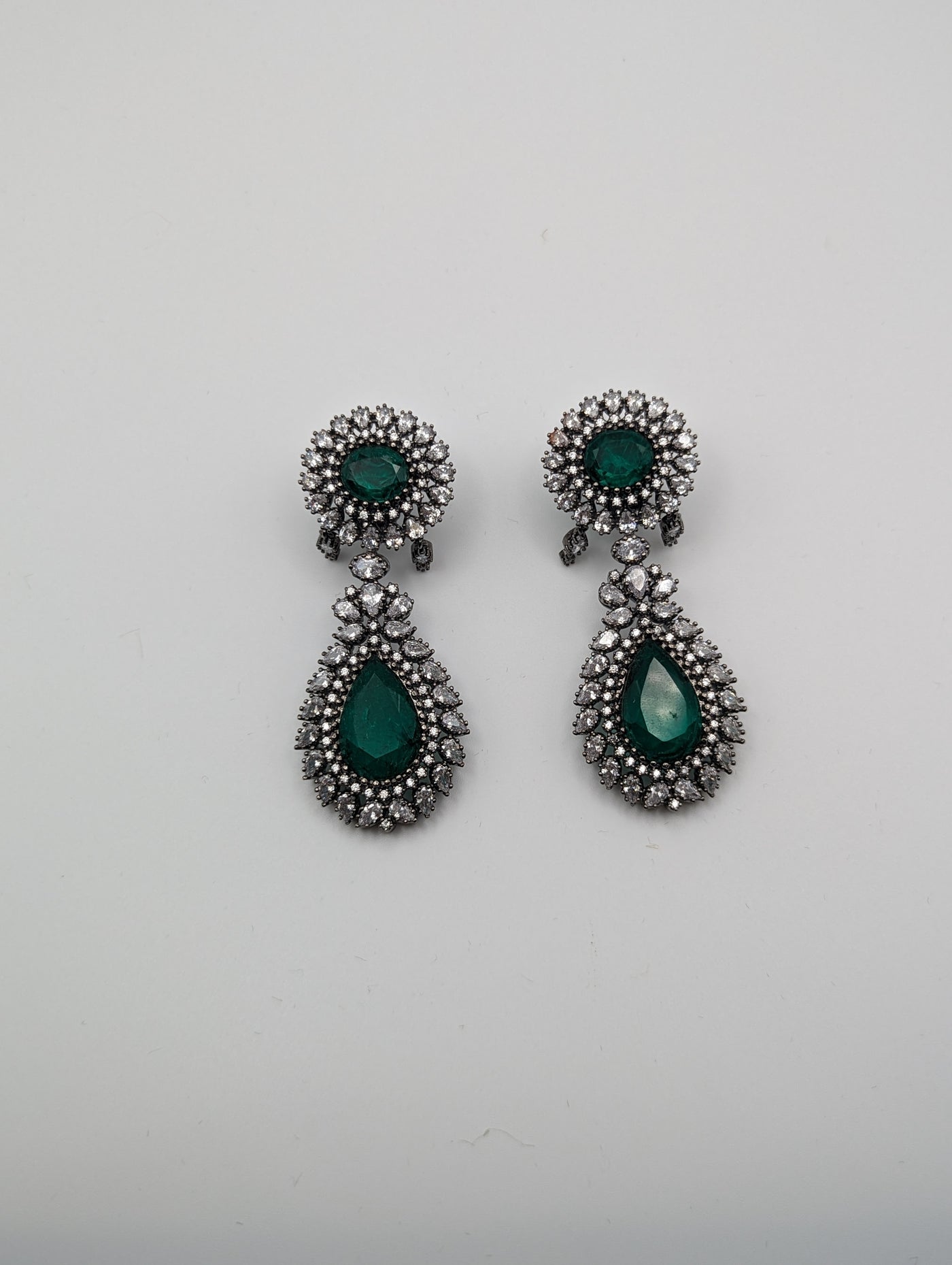 Emerald green drop earrings - Rental